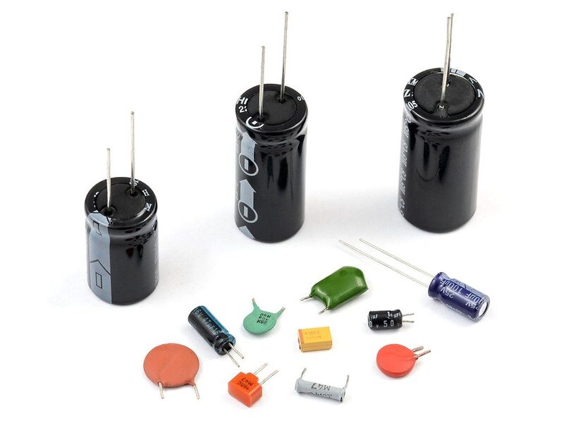 Конденсатор 680mf x  16V  Capxon 105° comp 8*16